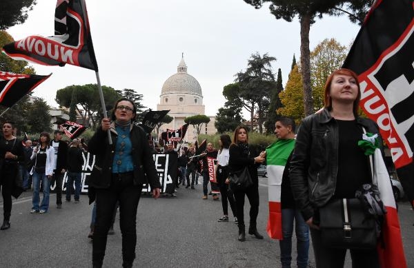 Neo-faşistler, Roma’da yürüdü 8