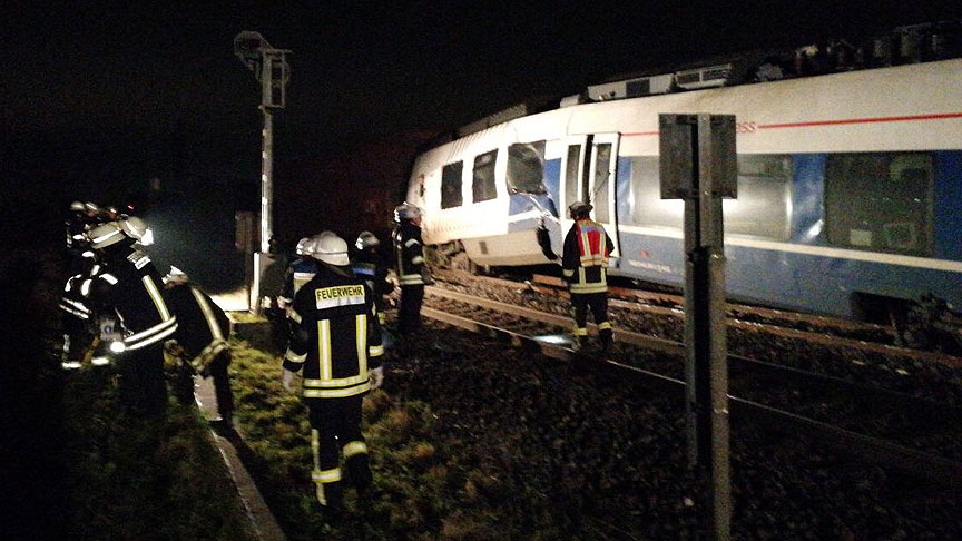 Almanya'da trenler çarpıştı: En az 50 yaralı 2