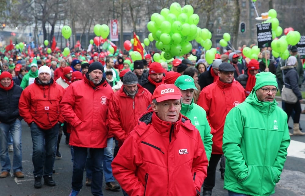 Brüksel'de çalışanlar sokağa döküldü 18