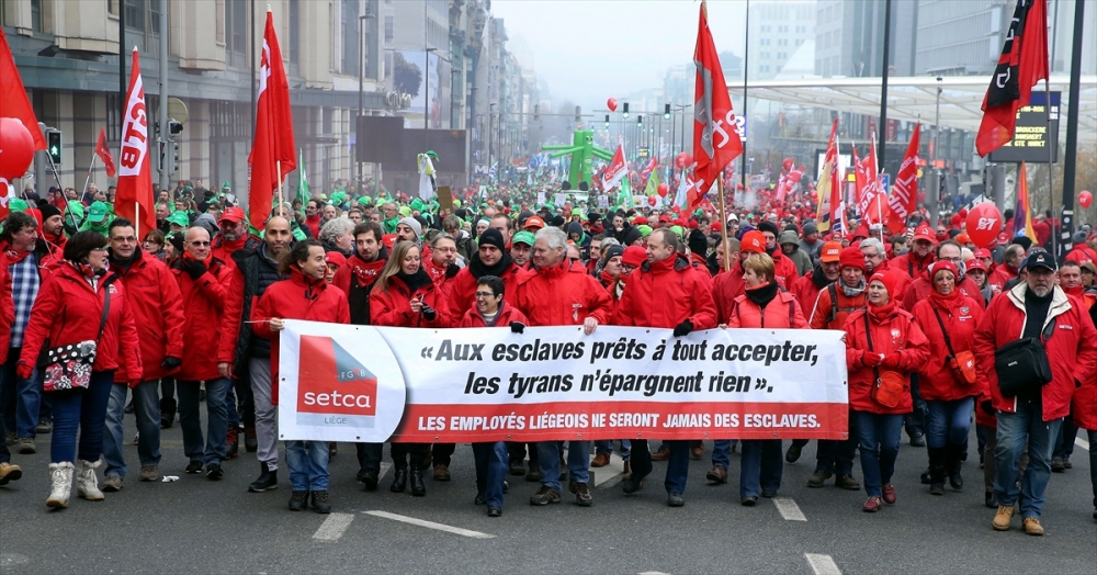Brüksel'de çalışanlar sokağa döküldü 23