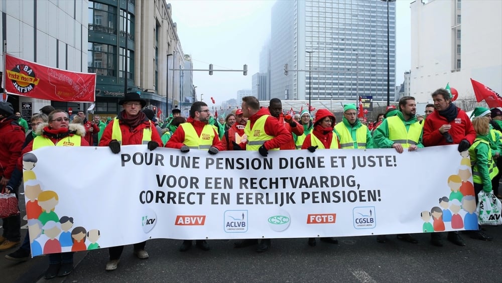 Brüksel'de çalışanlar sokağa döküldü 24