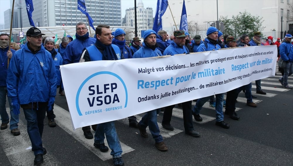 Brüksel'de çalışanlar sokağa döküldü 25