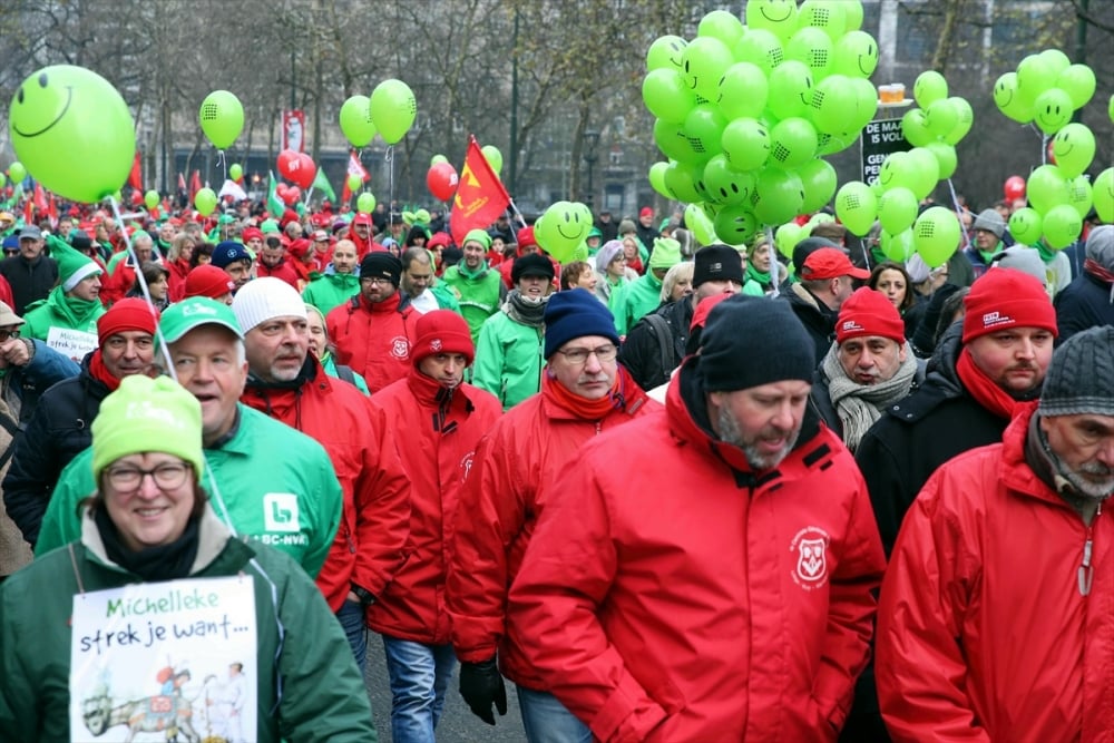 Brüksel'de çalışanlar sokağa döküldü 31