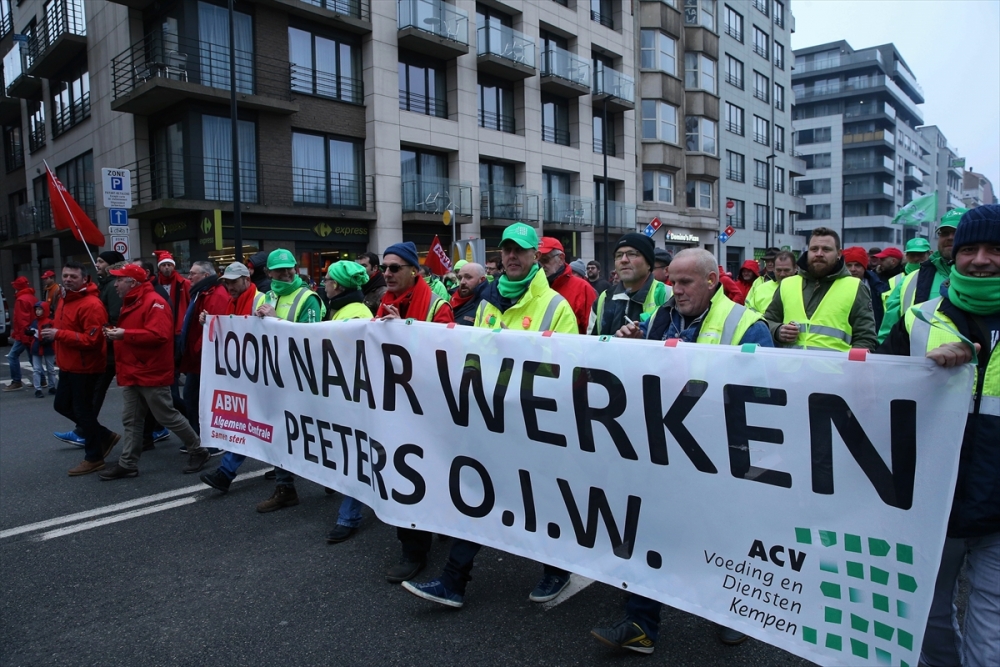 Brüksel'de çalışanlar sokağa döküldü 6