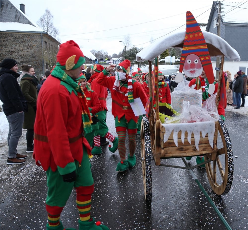 Faymonville köyünde gelenekselleşen karnaval renkli görüntülere sahne oldu 20