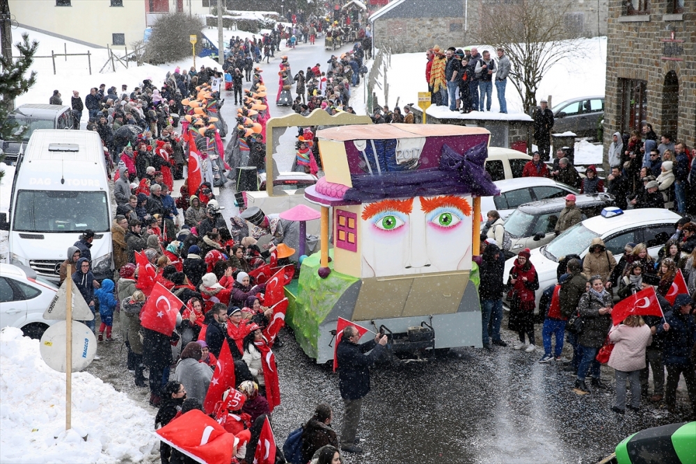Faymonville köyünde gelenekselleşen karnaval renkli görüntülere sahne oldu 21