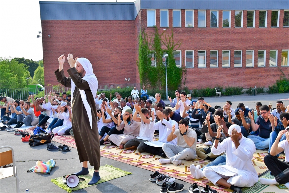 İsveç'te Müslümanlar yağmur duasına çıktı 1