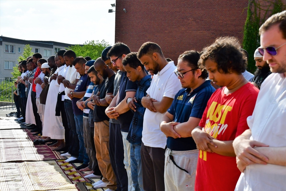 İsveç'te Müslümanlar yağmur duasına çıktı 2