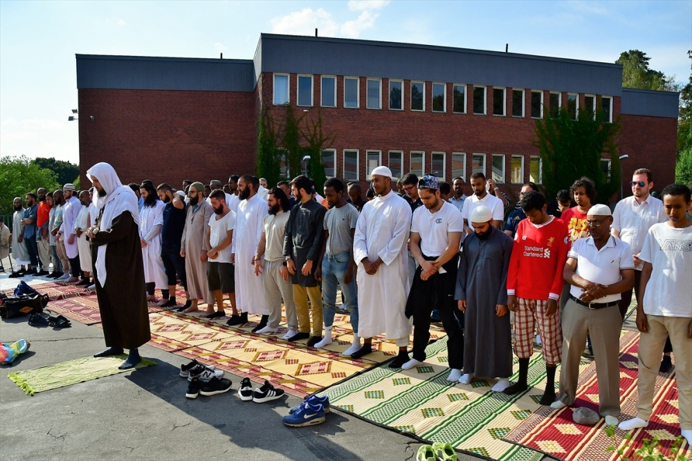 İsveç'te Müslümanlar yağmur duasına çıktı 3