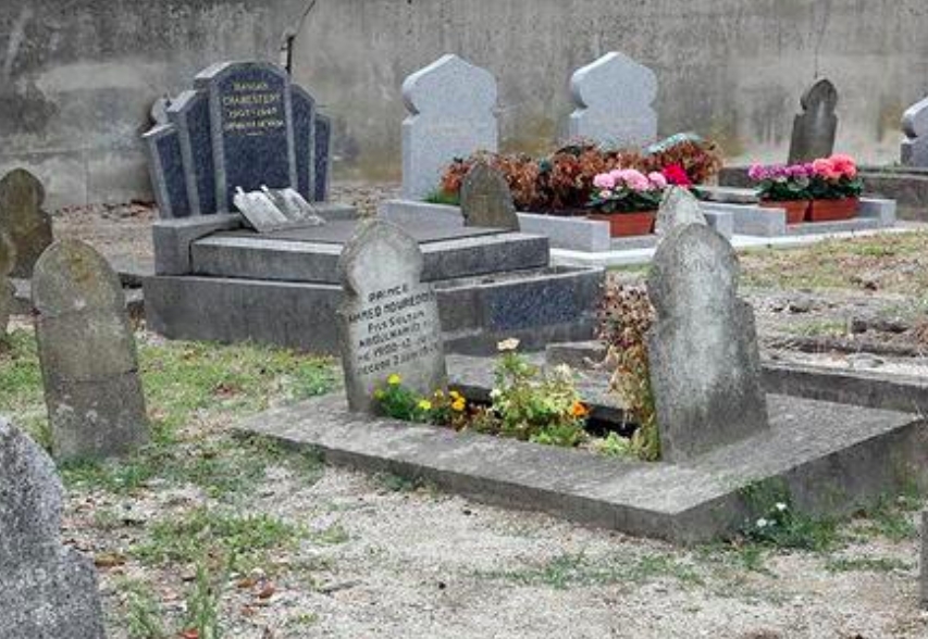 Paris'teki hanedan mezarları çok bakımsız 1