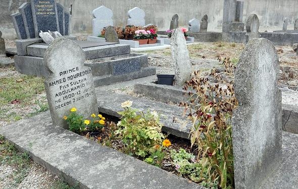 Paris'teki hanedan mezarları çok bakımsız 3