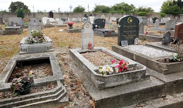 Paris'teki hanedan mezarları çok bakımsız 4