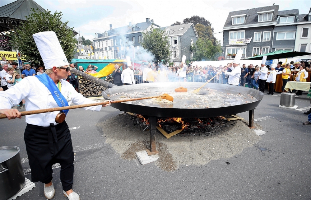 Belçika'da 10 bin yumurtalı dev omlet 15