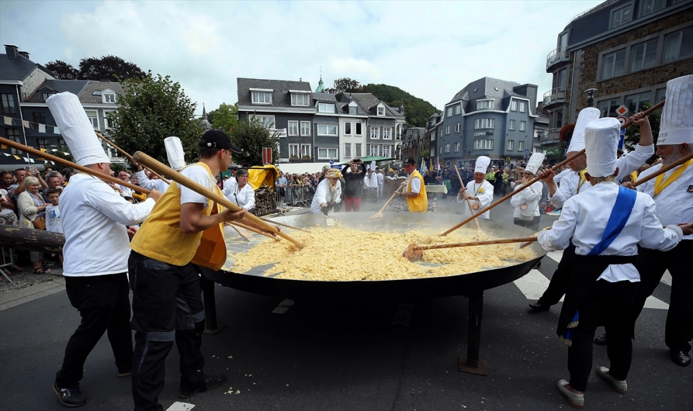 Belçika'da 10 bin yumurtalı dev omlet 2
