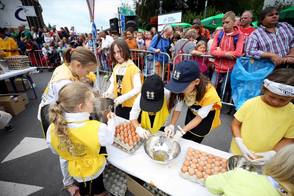 Belçika'da 10 bin yumurtalı dev omlet 9