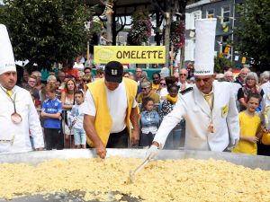 Belçika'da 10 bin yumurtalı dev omlet