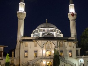 Berlin Şehitlik Camii'nde ramazan coşkusu