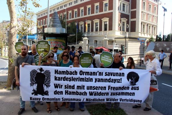Çevreciler Almanya'yı protesto ettiler 1