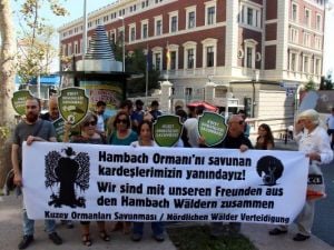 Çevreciler Almanya'yı protesto ettiler
