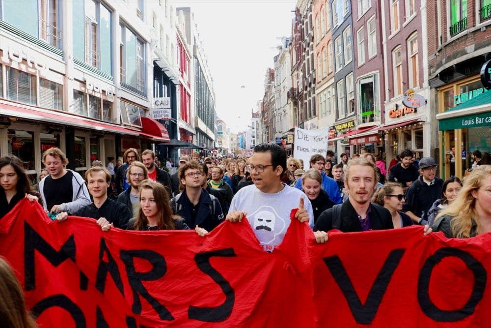 Hollanda’da öğrenciler üniversiteyi işgal etti 13