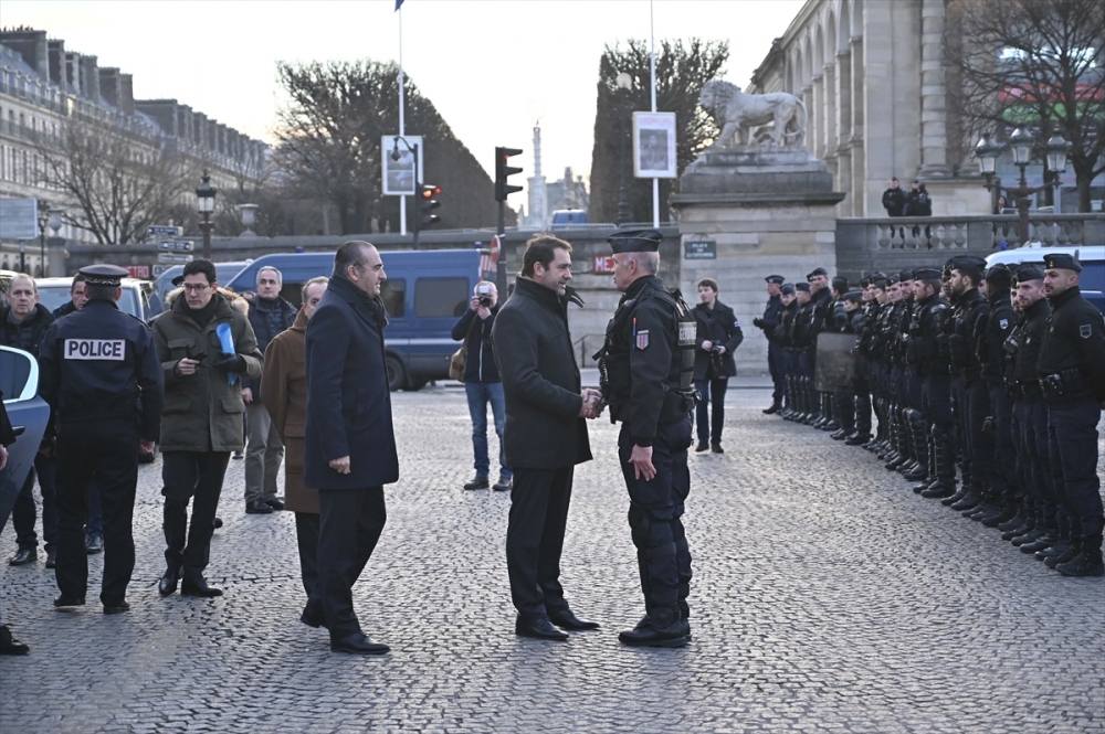 Paris'te 'Sarı Yelekliler'in gösterisi başladı 10