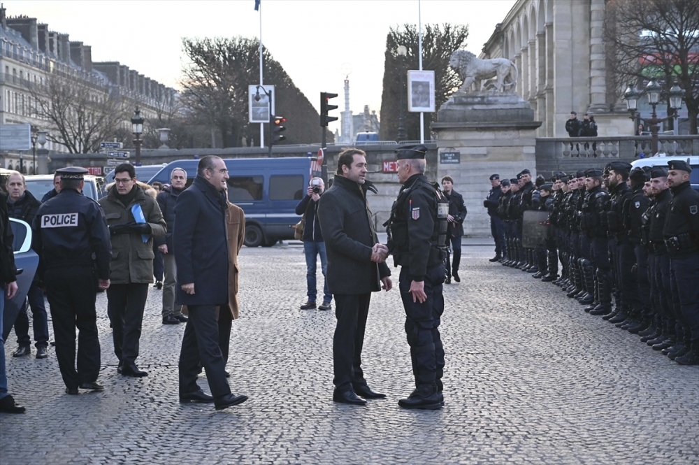 Paris'te 'Sarı Yelekliler'in gösterisi başladı 13