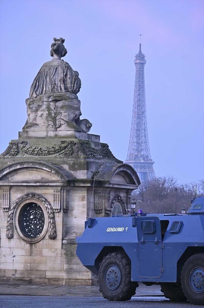 Paris'te 'Sarı Yelekliler'in gösterisi başladı 5