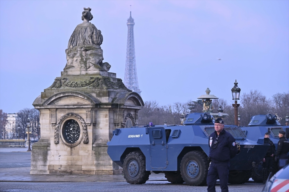 Paris'te 'Sarı Yelekliler'in gösterisi başladı 6