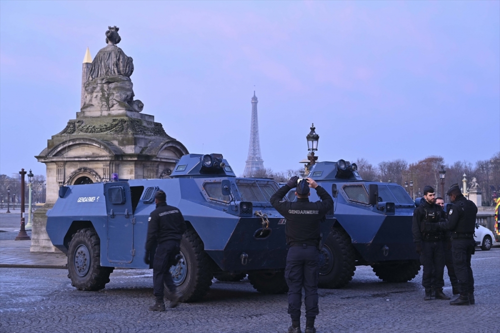 Paris'te 'Sarı Yelekliler'in gösterisi başladı 8