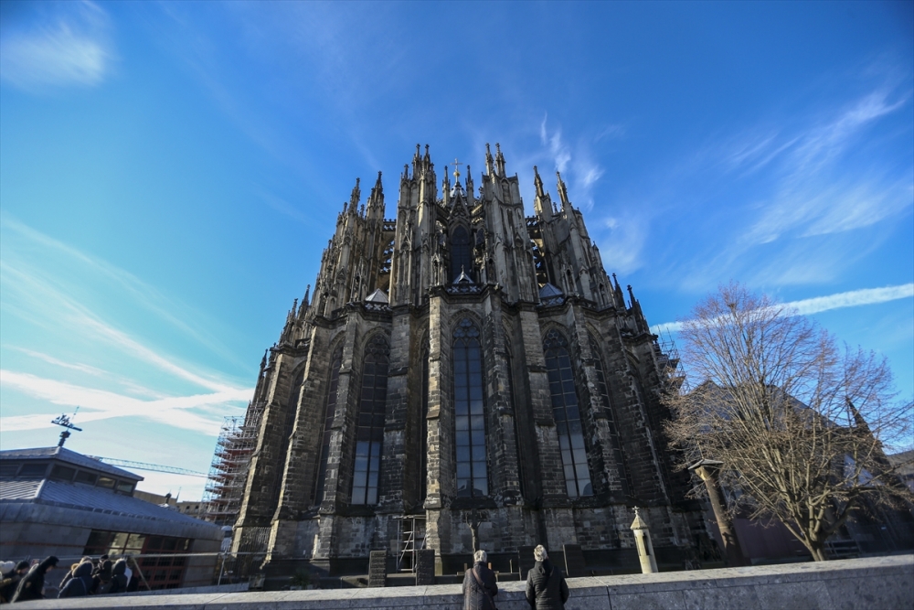 Tarihi Köln Katedrali'ne ziyaretçi akını 1