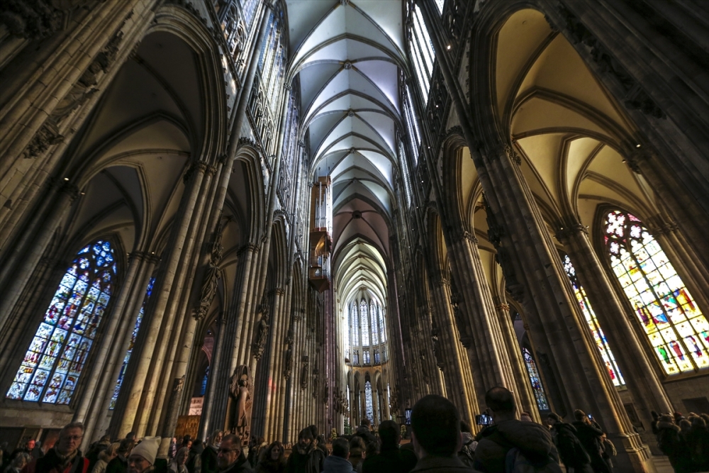 Tarihi Köln Katedrali'ne ziyaretçi akını 3