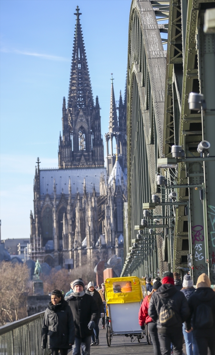 Tarihi Köln Katedrali'ne ziyaretçi akını 5
