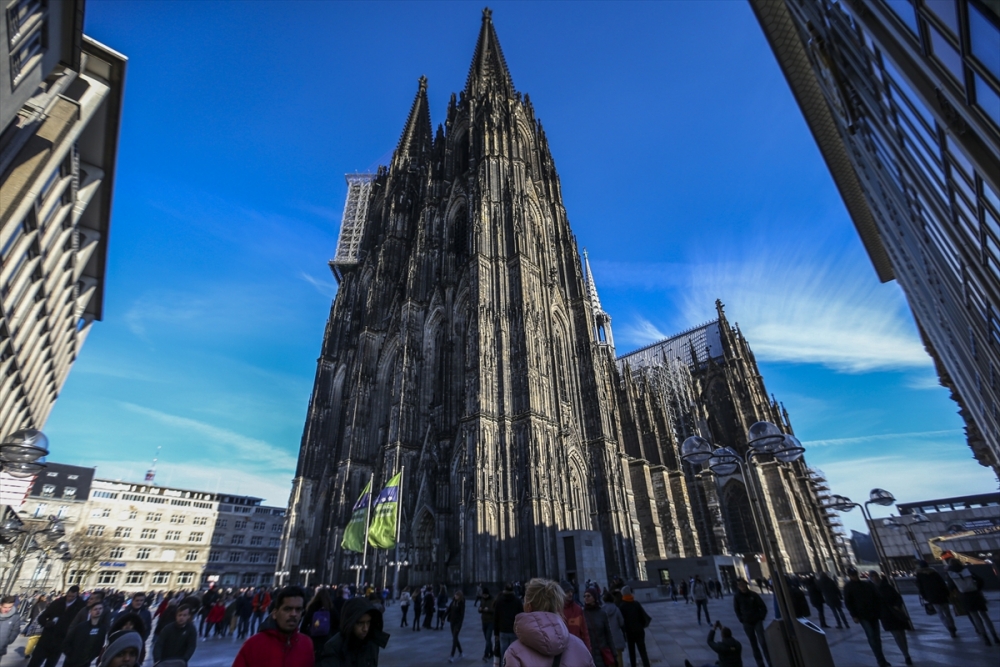 Tarihi Köln Katedrali'ne ziyaretçi akını 7