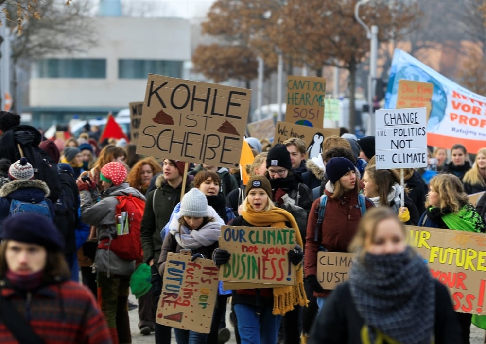 Almanya’da binlerce öğrenciden kömür protestosu 14