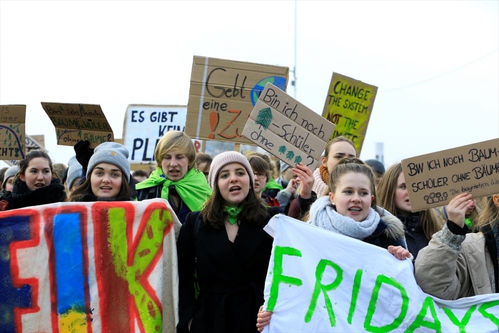 Almanya’da binlerce öğrenciden kömür protestosu 3