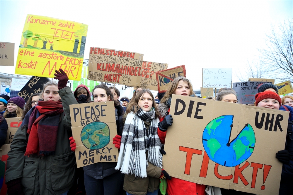 Almanya’da binlerce öğrenciden kömür protestosu 9
