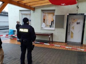 Almanya'da camiye saldırı