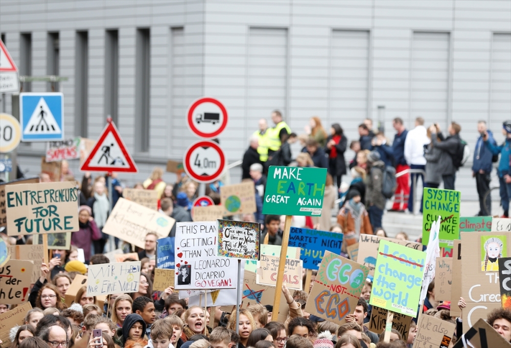 Almanya'da 25 bin öğrenci sokağa indi 11