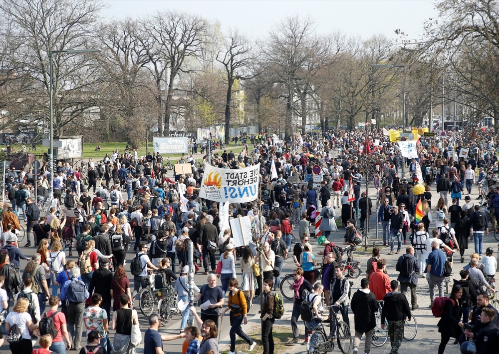 Almanya’daki kira artışı protesto edildi 19
