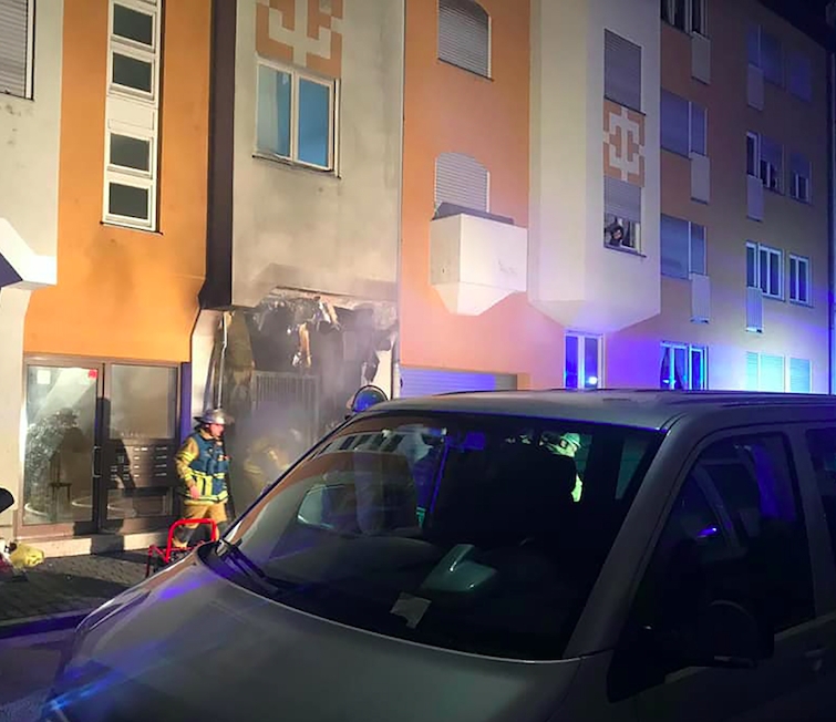Almanya'nın Mannheim şehrinde  Türklerin oturduğu binada yangın 4