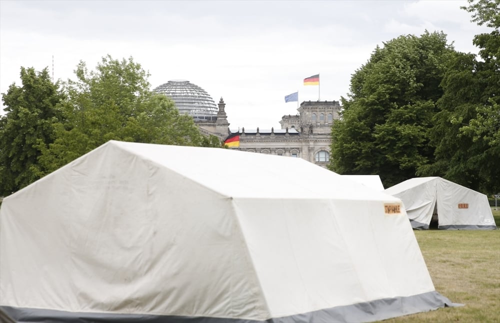 Alman çevreciler Başbakanlık önüne kamp kurdu 2