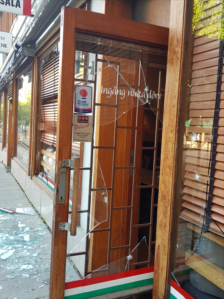 Türk restoranına el yapımı patlayıcıyla saldırı 4