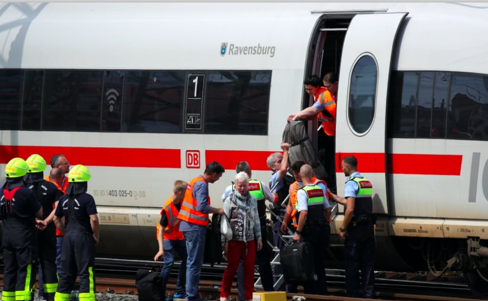 Frankfurt’ta dehşet: Anne ve çocuğunu trenin önüne itti 1