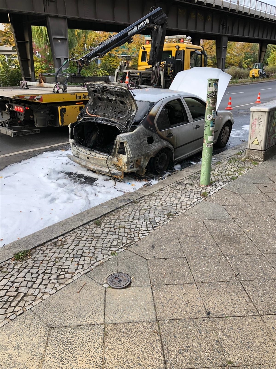 Berlin Büyükelçiliği'ne ait araç kundaklandı 5