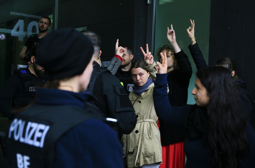 Barış Pınarı karşıtları basın toplantısını bastı 3