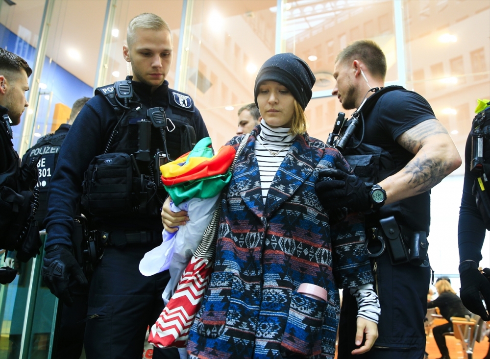 Barış Pınarı karşıtları basın toplantısını bastı 9