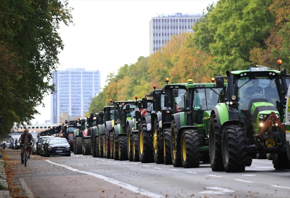 Alman çiftçiler hükümeti protesto etti 12