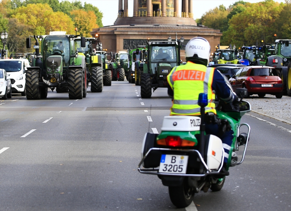 Alman çiftçiler hükümeti protesto etti 17