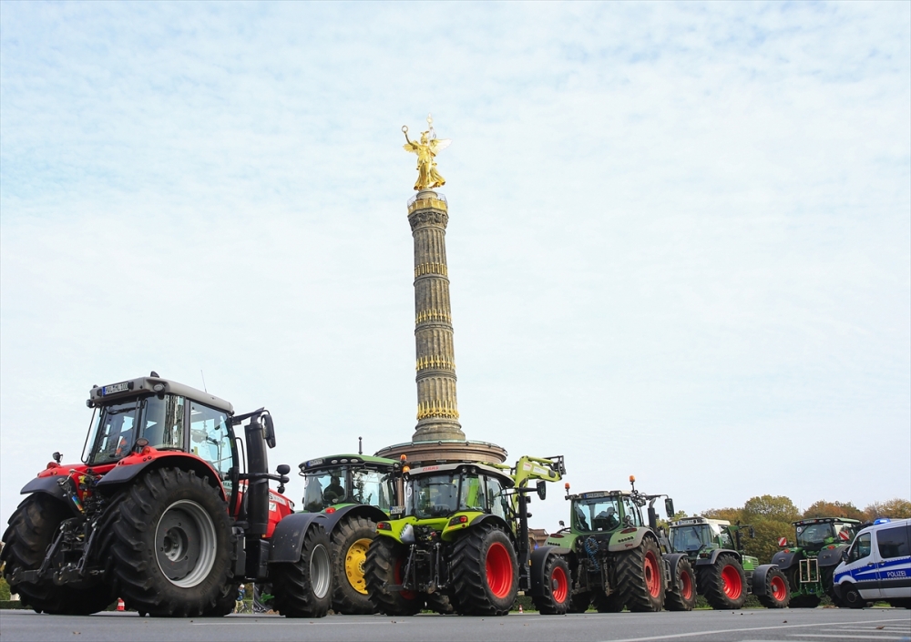 Alman çiftçiler hükümeti protesto etti 2