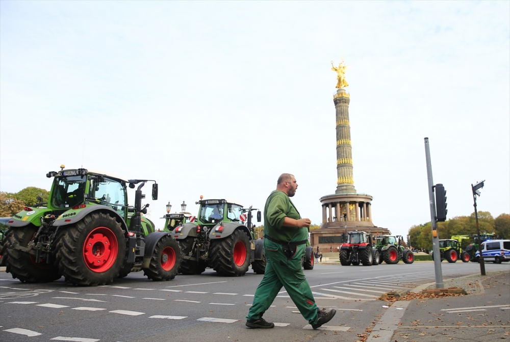 Alman çiftçiler hükümeti protesto etti 4